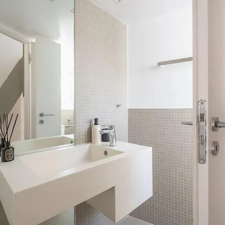 Modern 2Bdr Flat W Hot Tub & Big Terrace In Plaka Athens Exterior photo