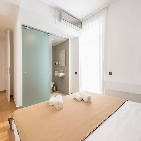 Modern 2Bdr Flat W Hot Tub & Big Terrace In Plaka Athens Exterior photo