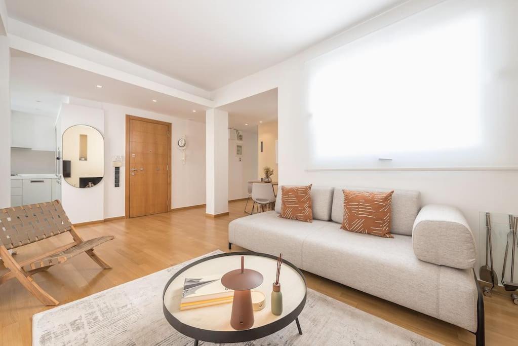 Modern 2bdr Flat W Hot Tub & Big Terrace In Plaka Apartment