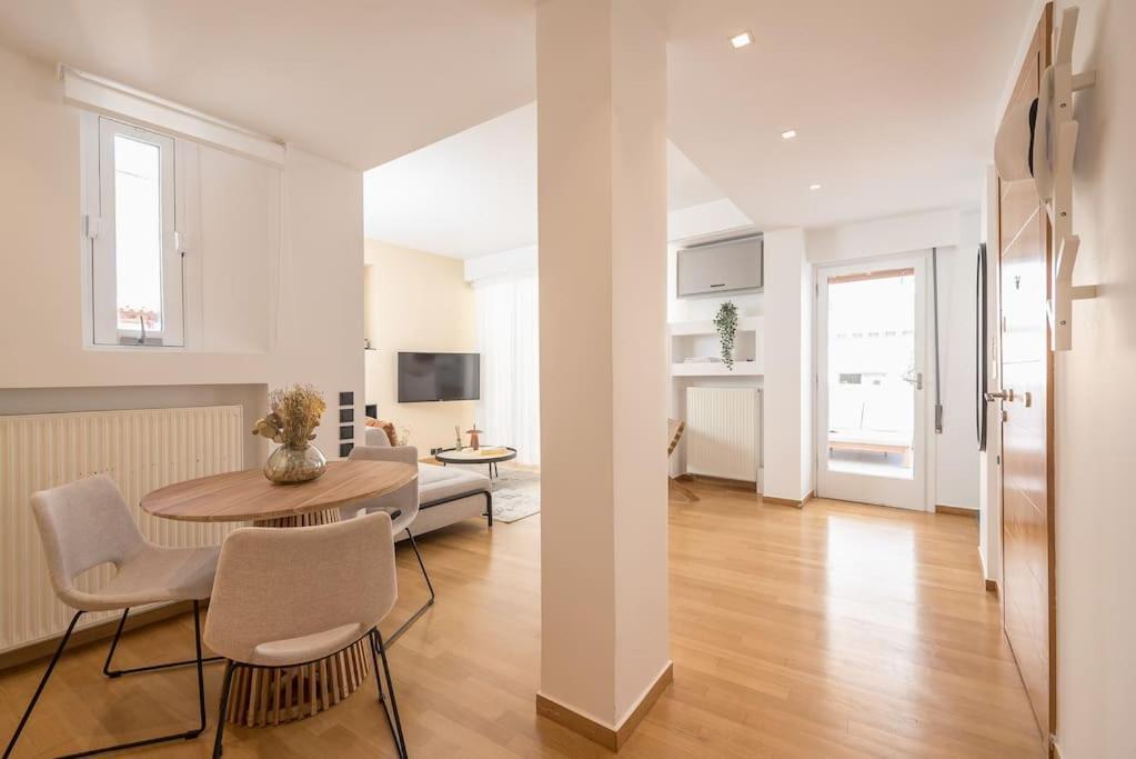 Apartment Modern 2bdr Flat W Hot Tub & Big Terrace In Plaka *
