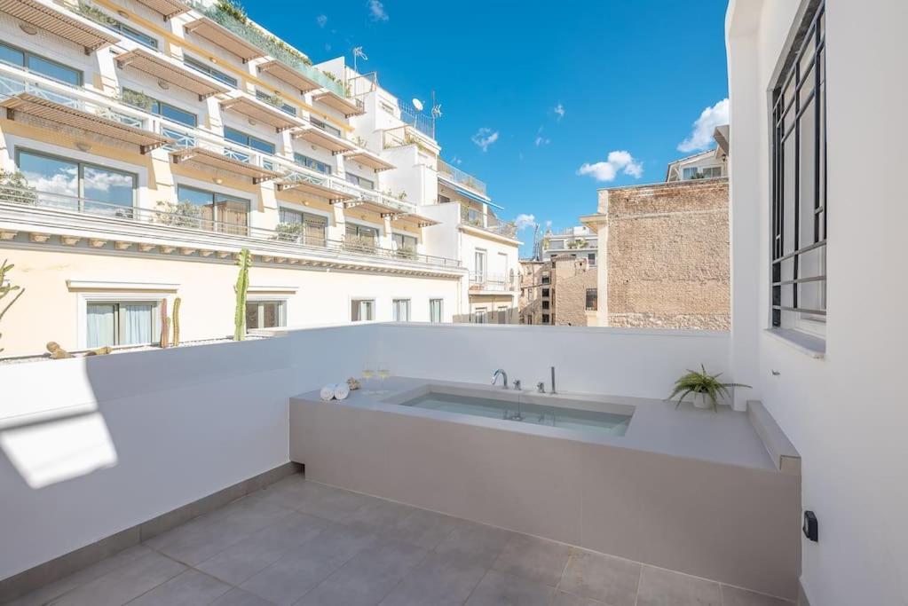 Modern 2bdr Flat W Hot Tub & Big Terrace In Plaka Apartment Athens