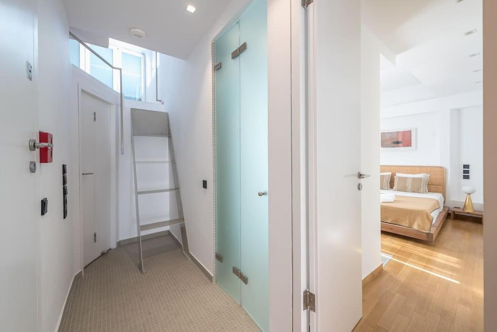 Modern 2bdr Flat W Hot Tub & Big Terrace In Plaka * Athens