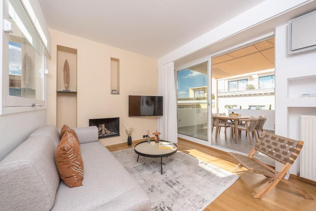 Modern 2bdr Flat W Hot Tub & Big Terrace In Plaka *