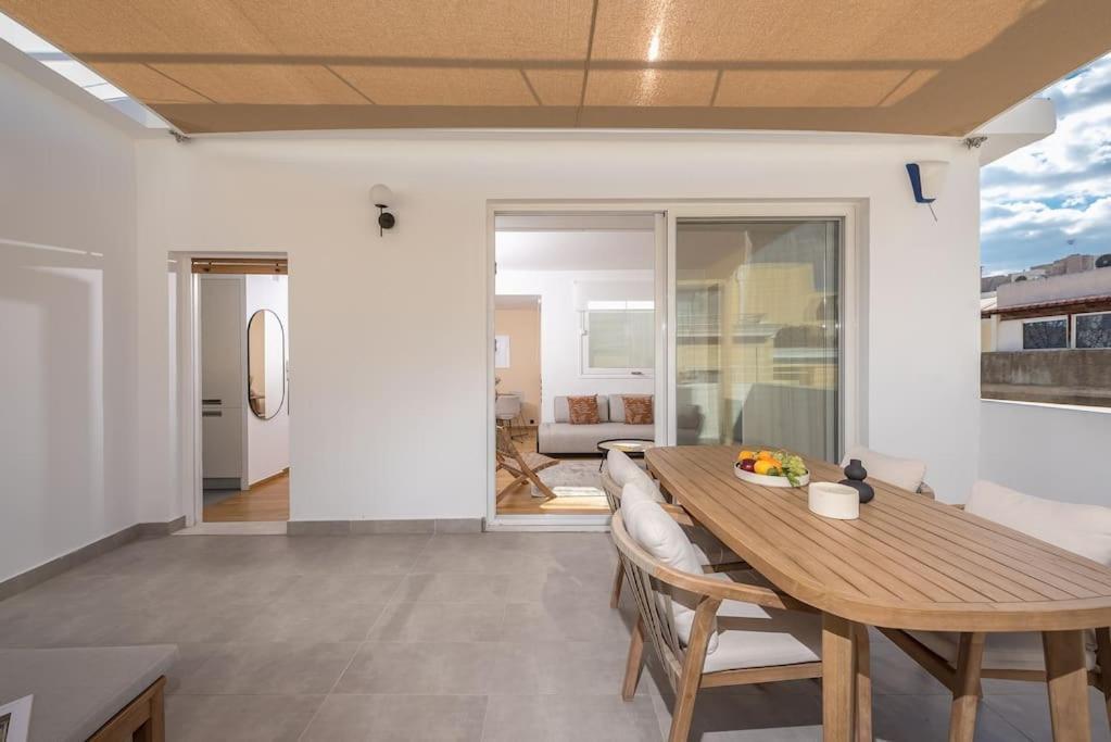 Modern 2bdr Flat W Hot Tub & Big Terrace In Plaka Apartment