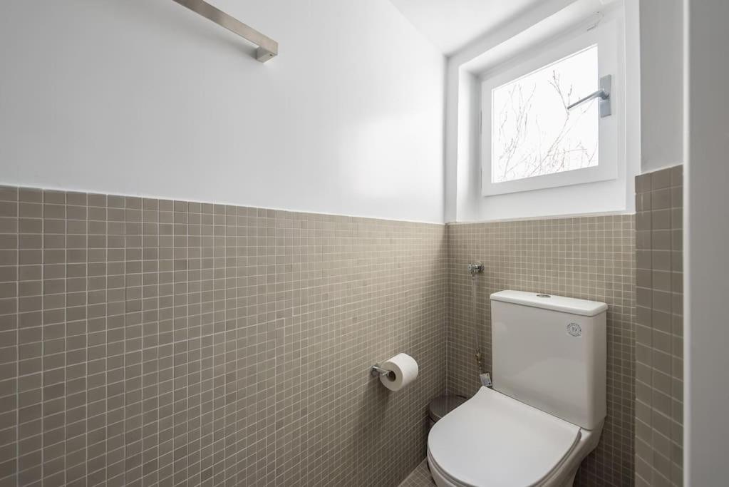 Apartment Modern 2bdr Flat W Hot Tub & Big Terrace In Plaka *