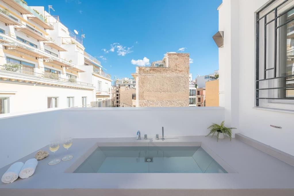 Modern 2bdr Flat W Hot Tub & Big Terrace In Plaka